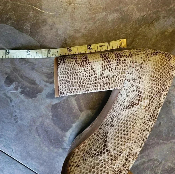 Snake Embossed Block Heel Pumps (sz 9.5) 100% Leather - Picture 9 of 9